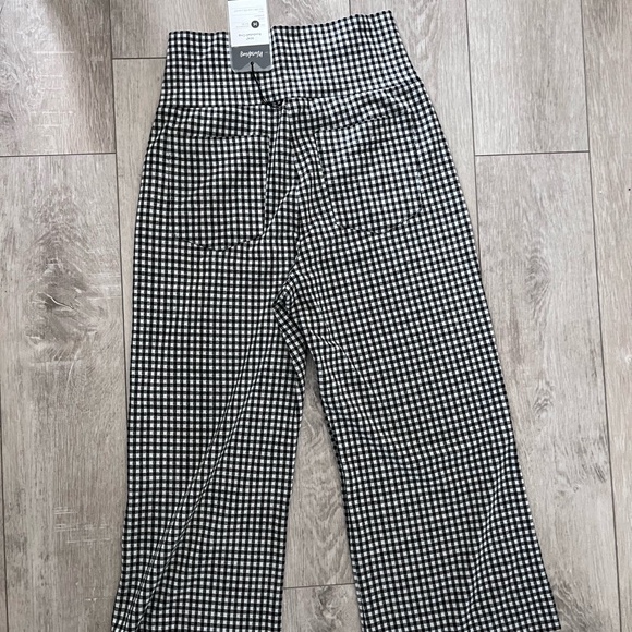 Cabi Bombshell Crop (style 6047) - Picture 9 of 13